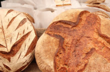 Zwei Laibe Brot