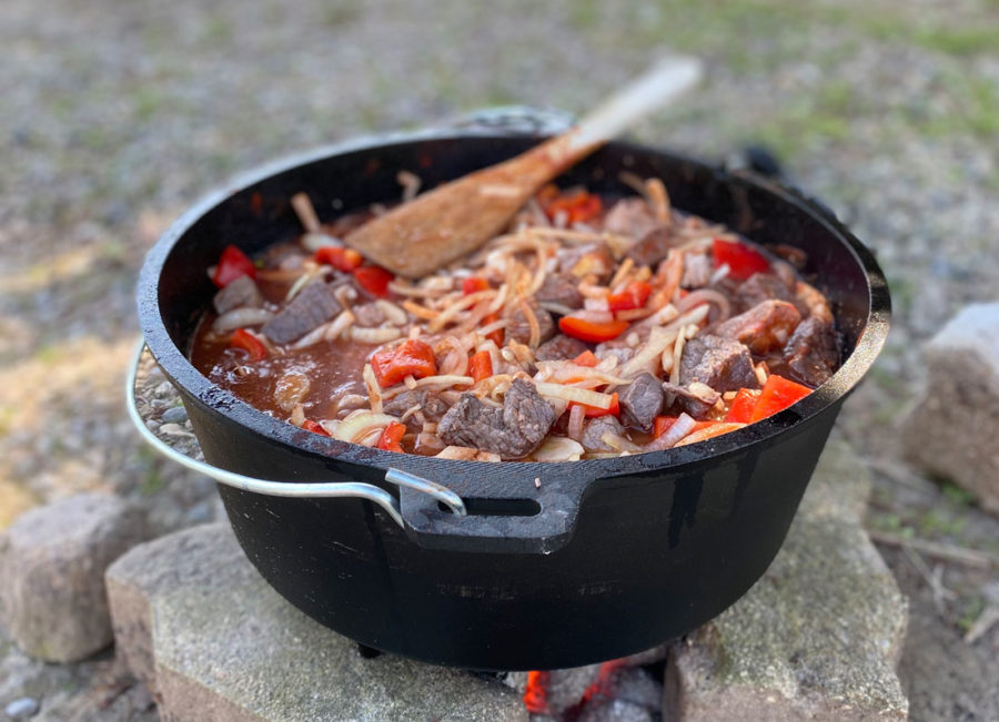 Dutch Oven im Test (11 Liter) Gulasch aus dem gusseisernern Topf